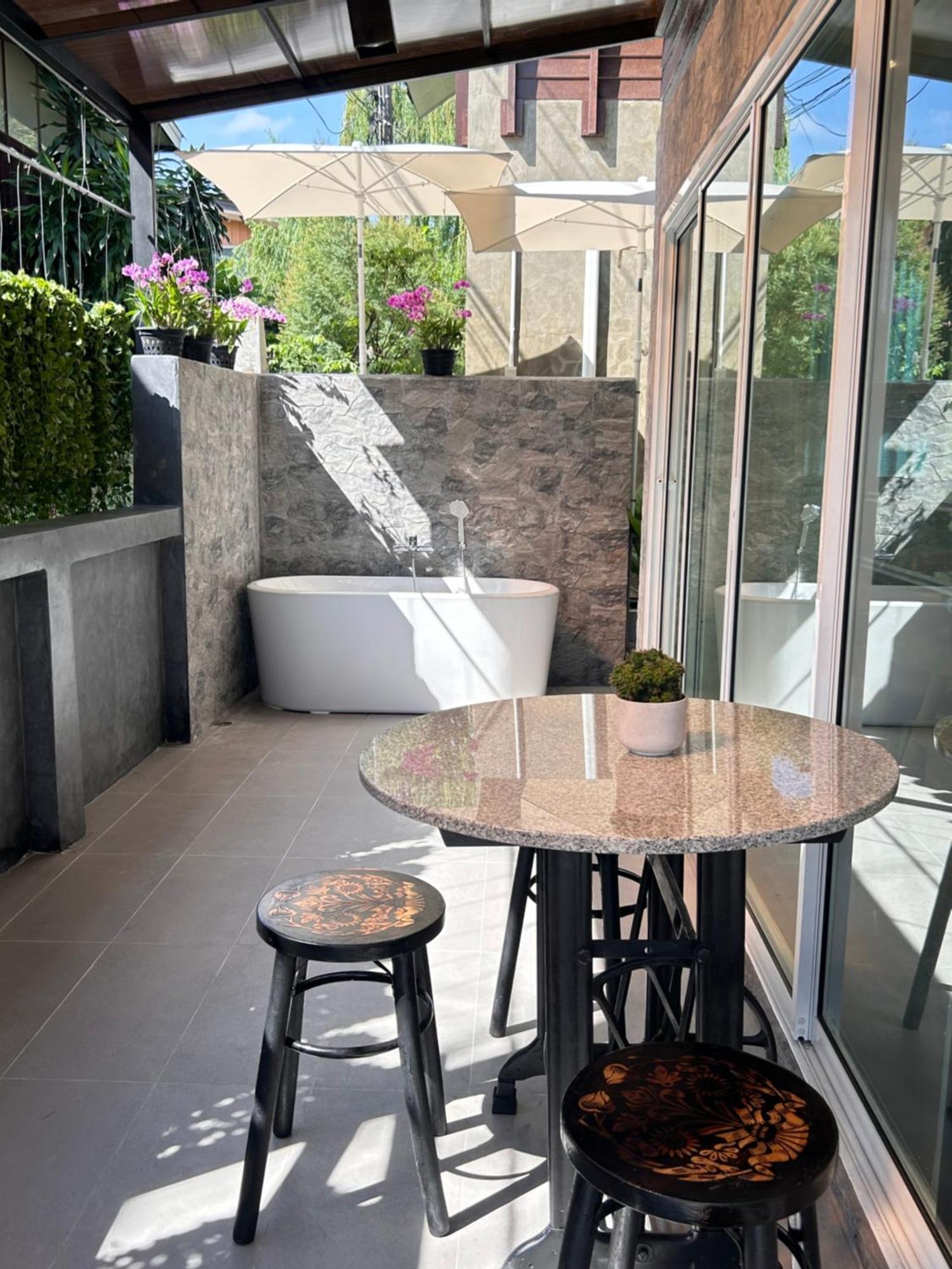 Baan Boon Bed & Breakfast Bangkok Exterior photo