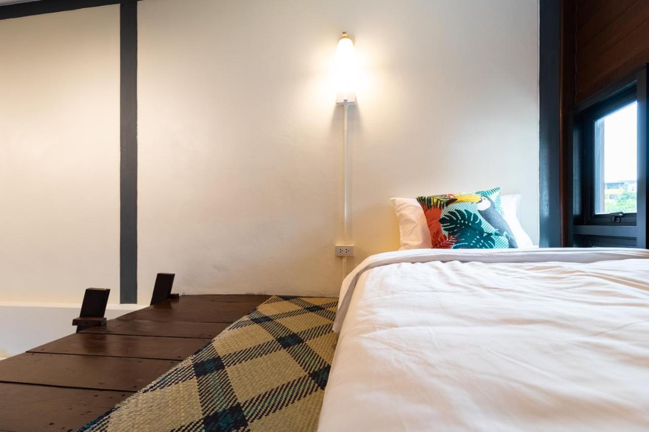Baan Boon Bed & Breakfast Bangkok Exterior photo