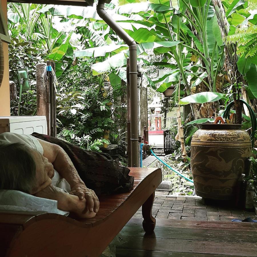 Baan Boon Bed & Breakfast Bangkok Exterior photo